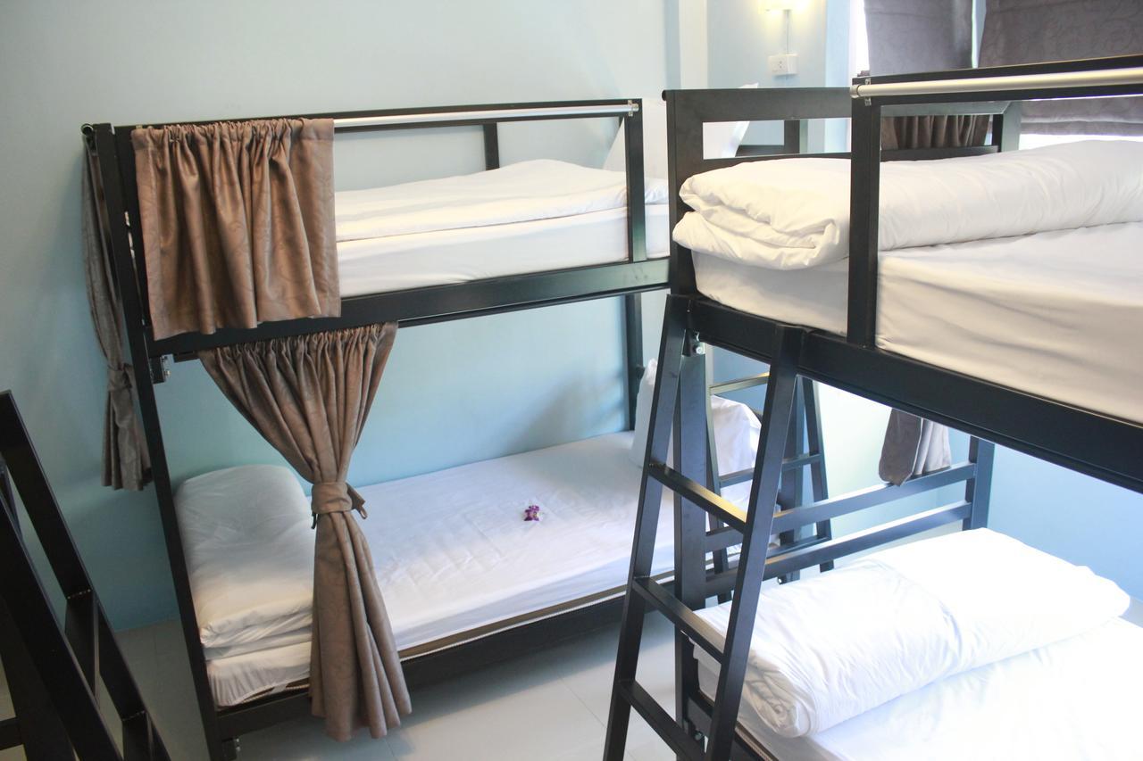 One One Hostel Patong Exterior photo