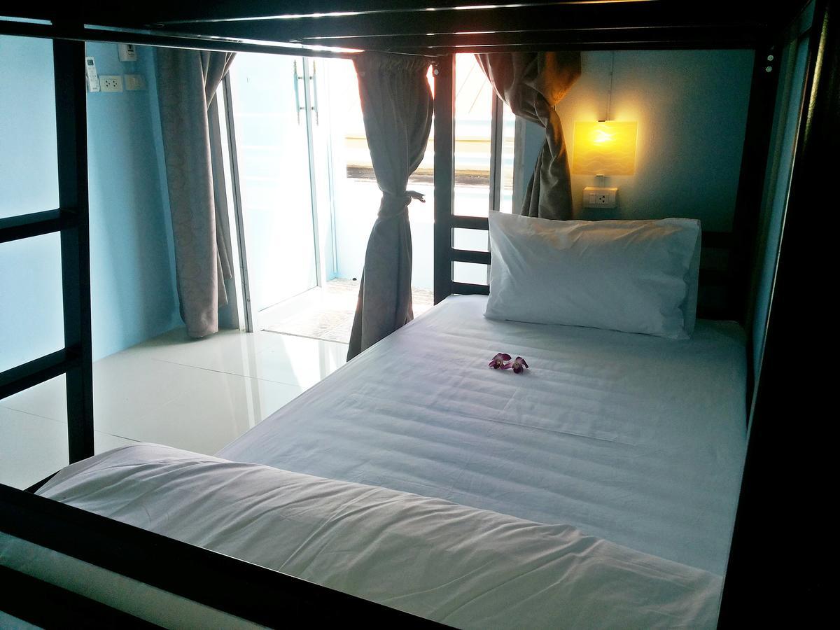One One Hostel Patong Exterior photo