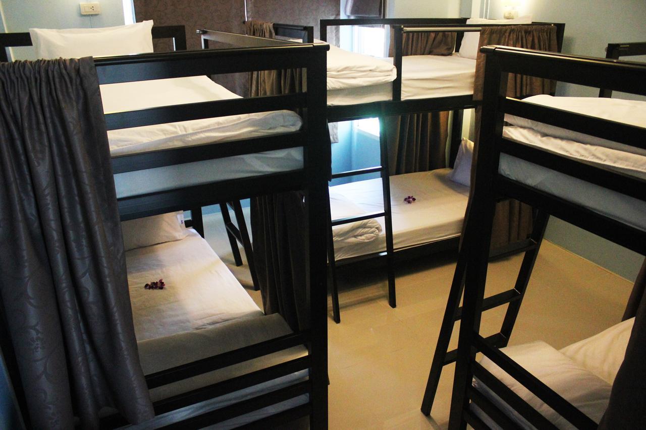 One One Hostel Patong Exterior photo